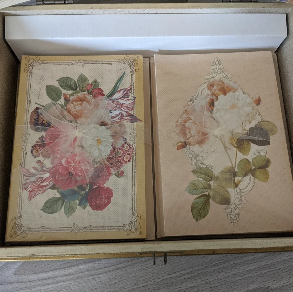 Wooden Box w/ 4 Packs of Notecards